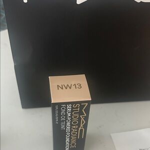 MAC Studio Radiance Serum-Powered Foundation NW13 new
